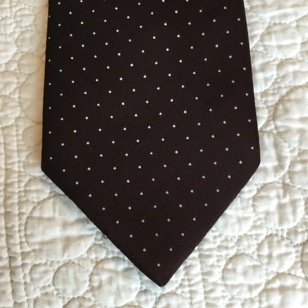John Weitz Men’s Tie.‎ Brown With White polka dots.B-6
